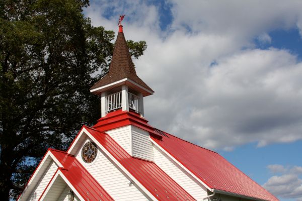 A red and white roof of a church in America